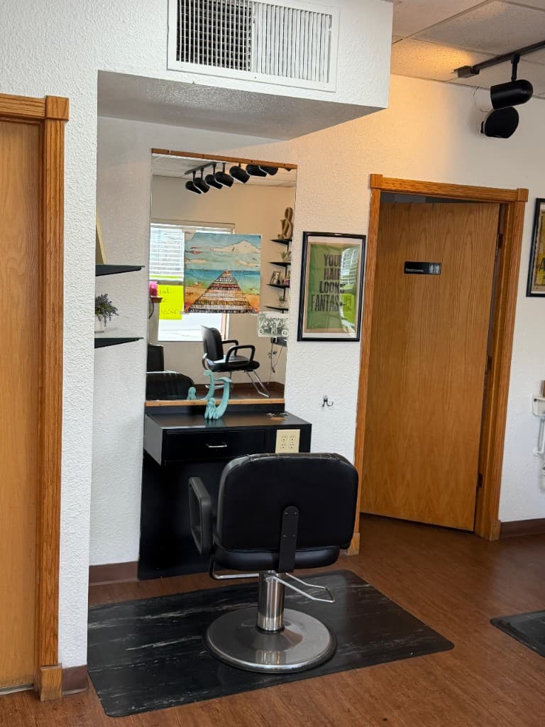 Professional styling chair and station available for monthly rent